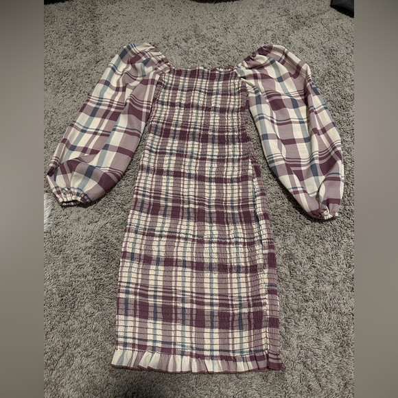 Medium size Short Dresses for women Guess, Fashion Nova and le chateau brand - Picture 10 of 13